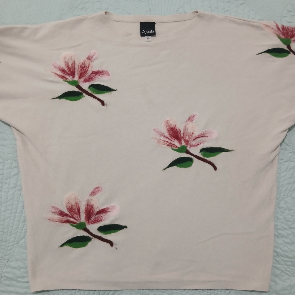 Aaeda Women's Cream Floral Sweatshirt Size Meduim Embrodered Roses